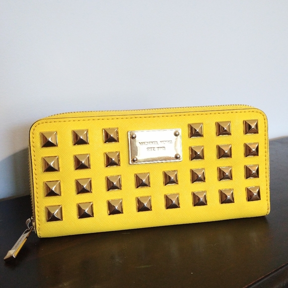 Michael Kors Pyramid Studded Zip Up Wallet Citrus Yellow and Gold - Picture 2 of 9